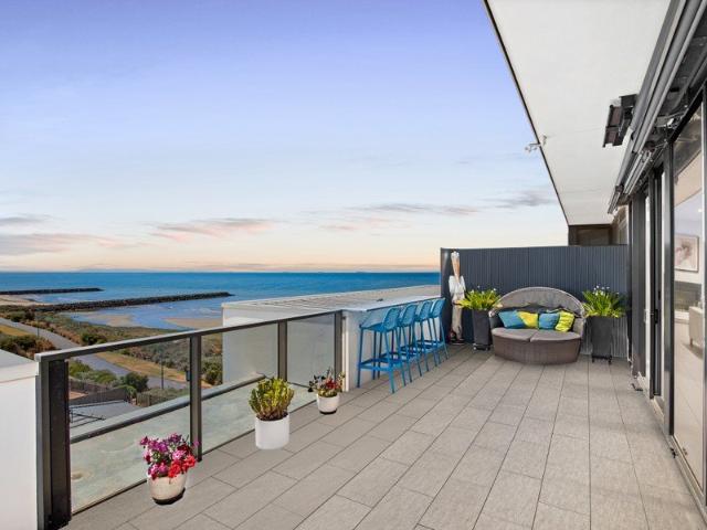 Penthouse Style Living with Panoramic Bay & City Views