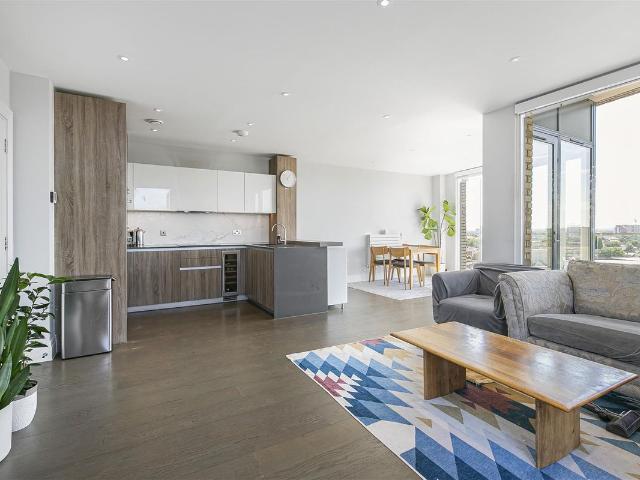 Penthouse Suite, Queenshurst Square KT2, 3 bed flat to rent, £4,250 pcm | PrimeLocation