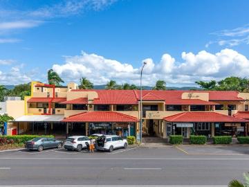 PENTHOUSE POSITION IN THE HEART OF PORT DOUGLAS 2 x BALCONIES WITH VIEWS
