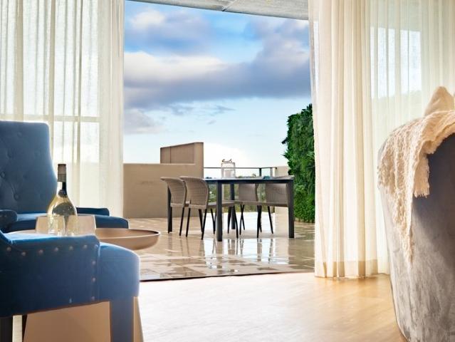 Penthouse Paradise: Your Luxury Awaits!