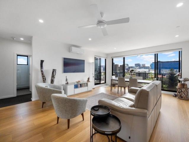 Amazing Apartment Amazing Views Amazing Location!