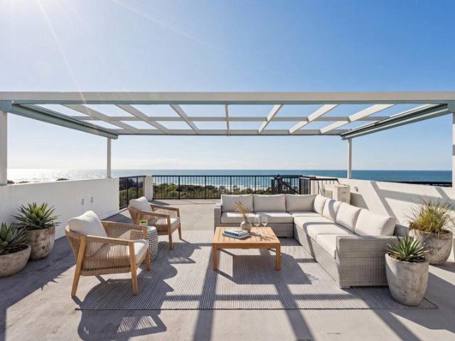 Penthouse Perfection with Exclusive Rooftop Terrace & Endless Ocean Views