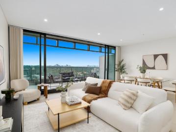 Penthouse perfection with stunning city, Harbour Bridge and Opera House views