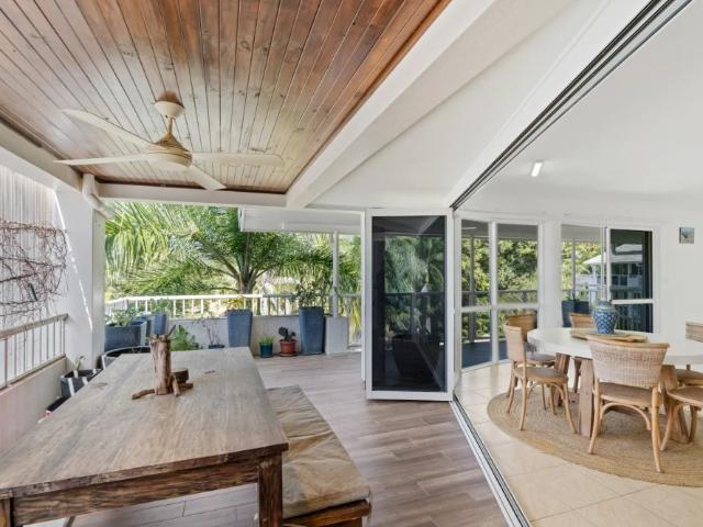 Penthouse perfection in Palm Cove – Stylish top floor living