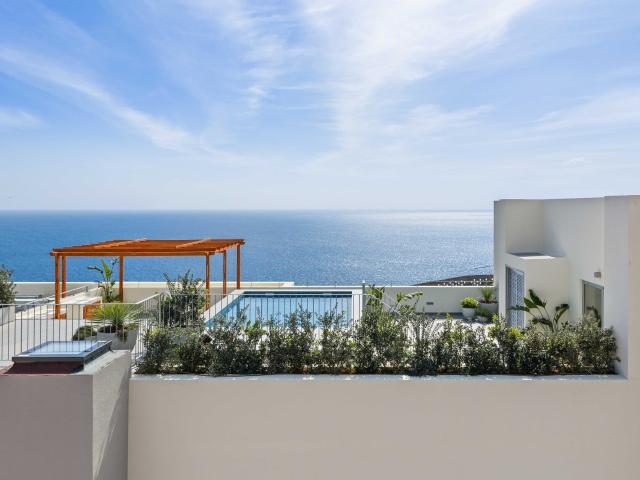 Penthouse | Piscina Privativa no Rooftop | Vistas Dramáticas. 151m² Câmara De Lobos