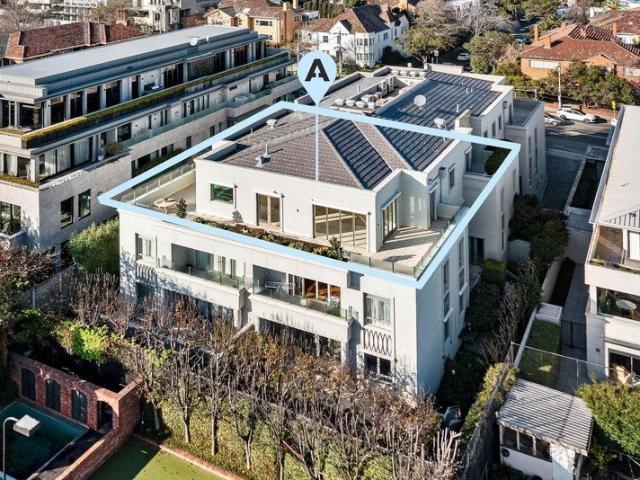 Penthouse Prestige With Panoramic Toorak Outlooks