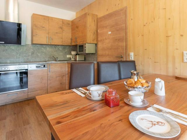 Anlegerwohnung: Penthouse Wohnung 108m2 mit Balkon, Wellnessbereich und Schilift in 300m