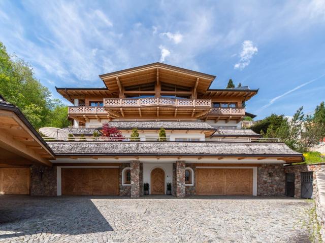 Penthouse Wohnung im alpinen Stil mit Hornblick 01960