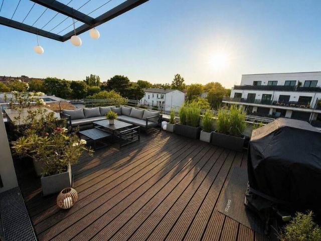 Penthouse Wohnung mit Dachterasse, Klimaanlage, hochwertiger Einbauküche und Ankleide
