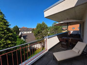Penthouse Wohnung mit Terrasse, Doppelgarage und Außenparkplatz