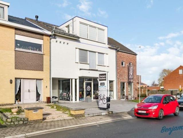 Penthouse with 1 bedroom, storage room and sun terrace in t