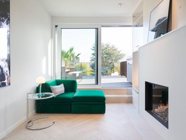 Penthouse with Terrace, Fireplace, and Art Highlights on Kennedydamm, Düsseldorf