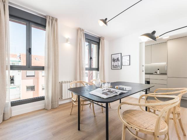 Penthouse with terrace for rent in La Guindalera