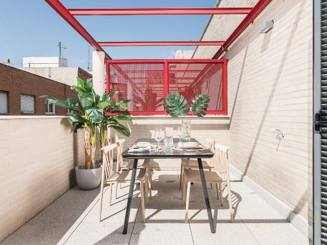Penthouse with terrace for rent in La Guindalera