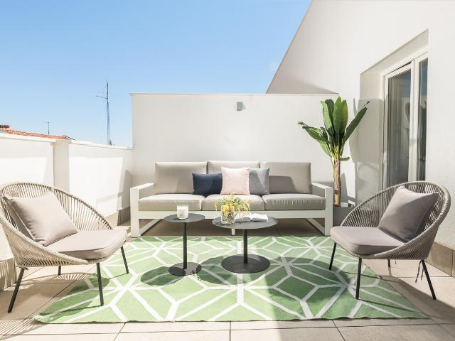 Penthouse with terrace in city center