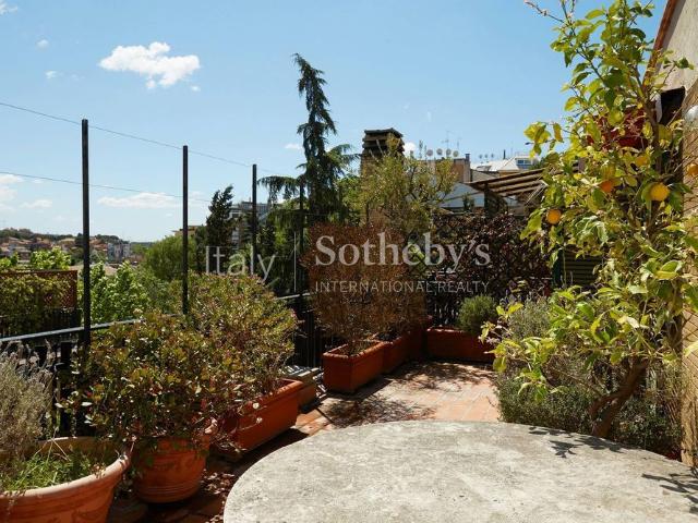 Penthouse with terrace in Vigna Clara