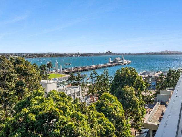 Penthouse with Uninterrupted Bay Views