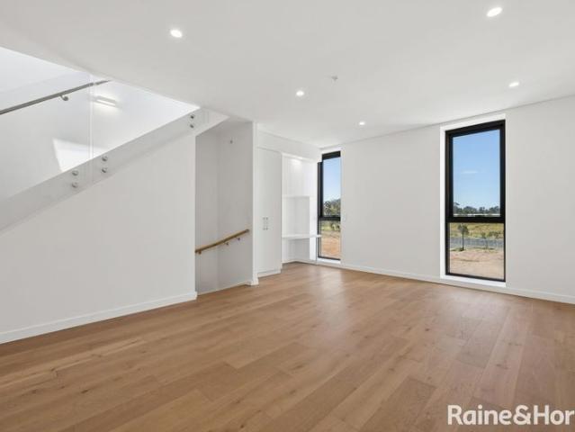 PENTHOUSE WITH A PRIVATE ROOFTOP IN THE HEART OF ROUSE HILL