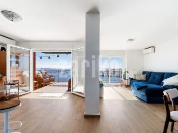 Penthouse with sea views