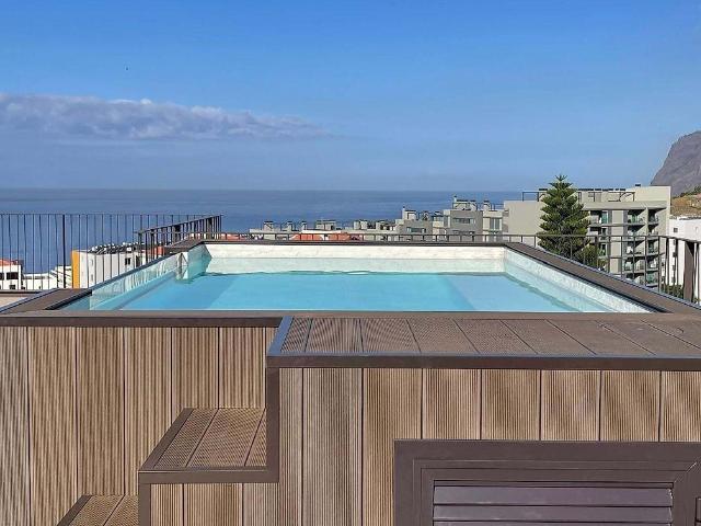 Penthouse T2+1 no 5.º Piso com Terraço Panorâmico 258m² São Martinho