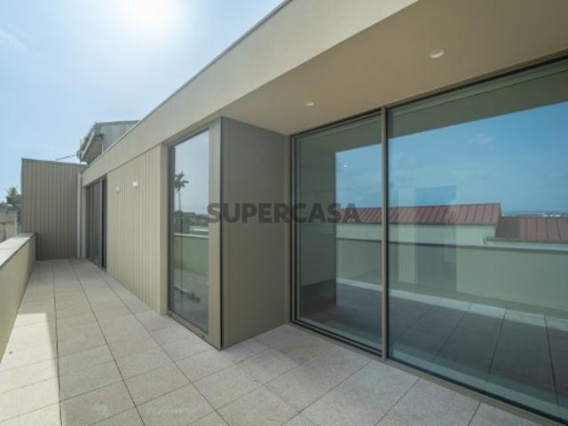 Penthouse T2+1 com terraço e garagem, no Porto