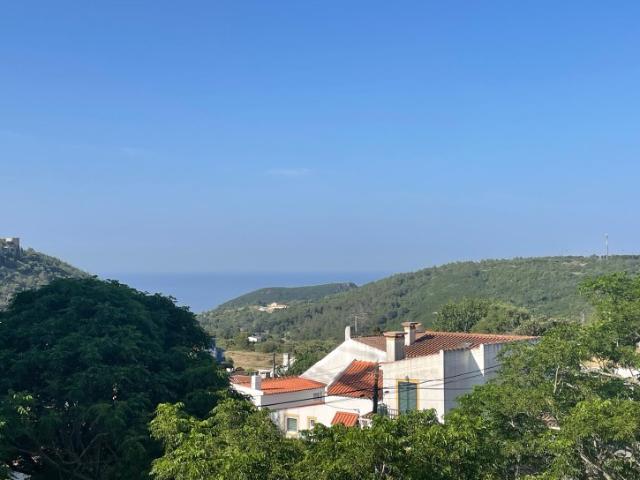 Penthouse T2+1 Exclusiva com Rooftop Privativo de 83 m² e Vista Deslumbrante sobre Sesimbra
