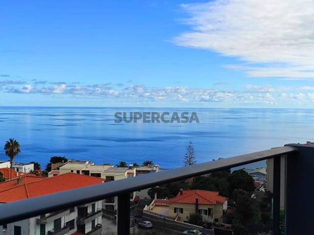 Penthouse T2 com vista desafogada no Garajau Caniço