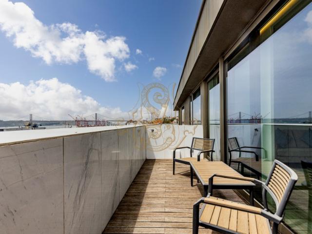 Penthouse | T2 Duplex | Maravilhoso Terraço | Vista Rio