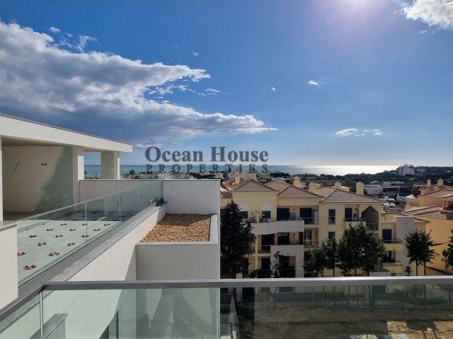 Penthouse T2 novo com vista mar, piscina e garagem, a 700 me. 98m² Albufeira e Olhos de Água