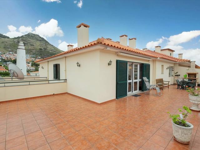 Penthouse T2 Pronto a Habitar no Coração de Machico 242m² Machico