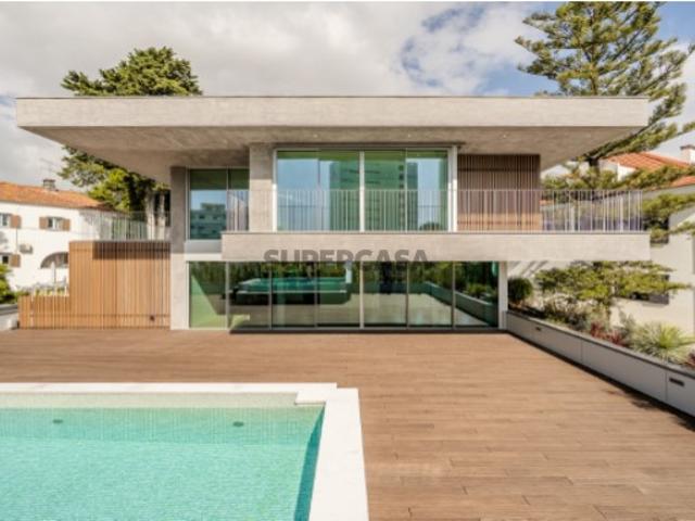 Moradia T3 com jardim e piscina em Cascais