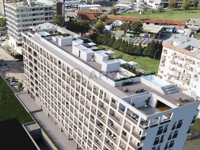 Penthouse T3 com Terraço Privativo e Piscina