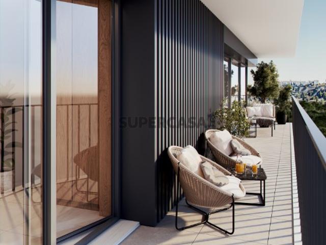Penthouse T3 com varanda e estacionamento no Campo Grande