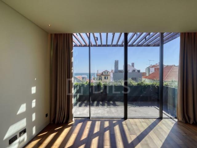 Penthouse T3 com vista mar, nova construção no Estoril