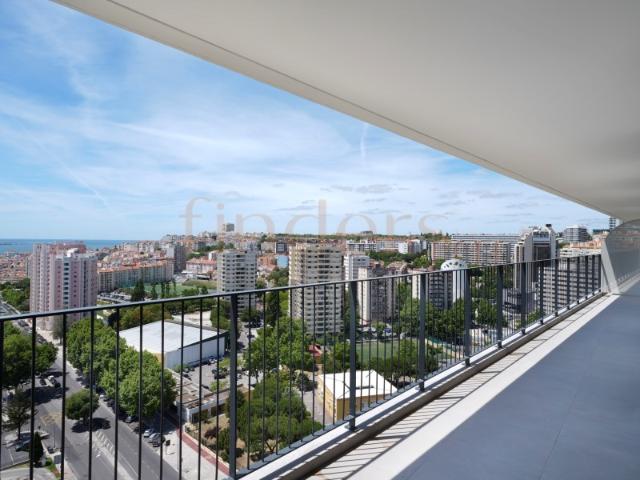 Penthouse T3 de Luxo com Vista Panorâmica sobre o Tejo