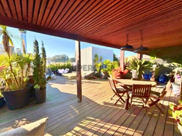 Penthouse T3 Exclusiva de 177 m² com Terraço Privativo e Garagem XL 82 m²