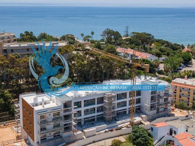Penthouse T3 nova com piscina, garagem, acabamentos de alta. 206m² Albufeira e Olhos de Água