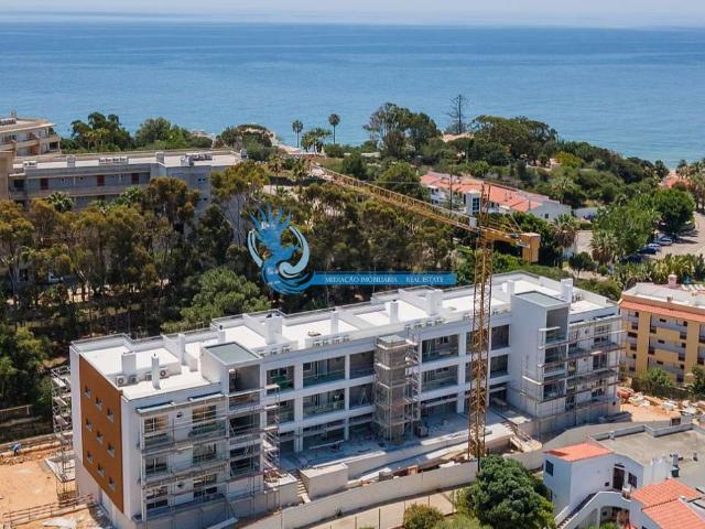 Penthouse T3 nova com piscina, garagem, acabamentos de alta. 206m² Albufeira e olhos de água
