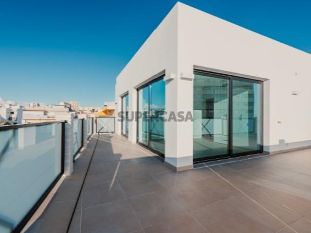 Penthouse T3 nova em Faro para venda com vista para a Ria Formosa
