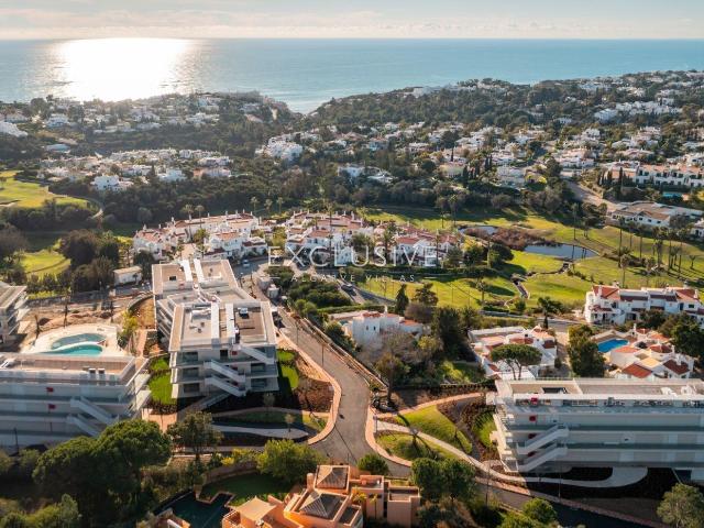 Penthouse T3 no último andar para venda com vista para o mar. 136m² Lagoa e Carvoeiro