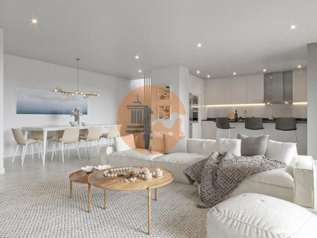 Penthouse T4+1 novo com piscina privativa e garagem em box 176m² Faro Sé e São Pedro