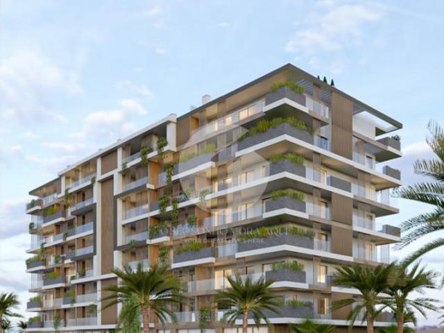 PENTHOUSE T4 C/ PISCINA, E AMPLAS VARANDA