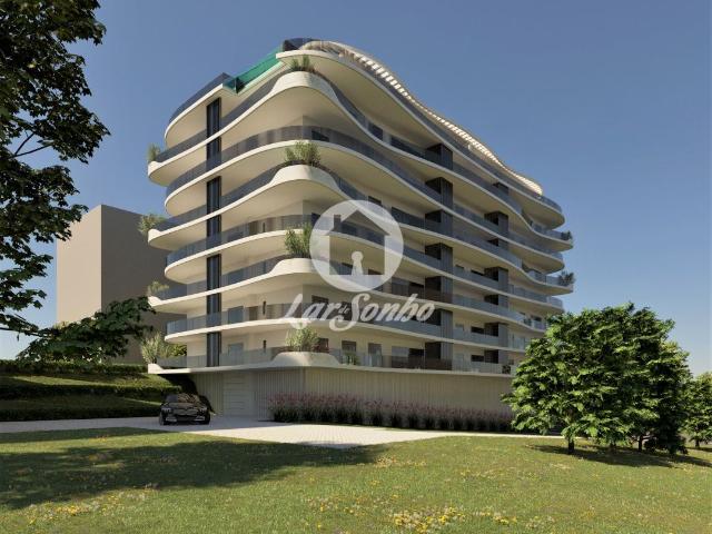 Penthouse T4 com piscina e terraço, NOVO, com G.F. em Braga