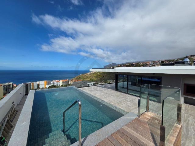 Penthouse T4 com piscina privativa onde o Céu toca o Atlânt. 254m² São Martinho