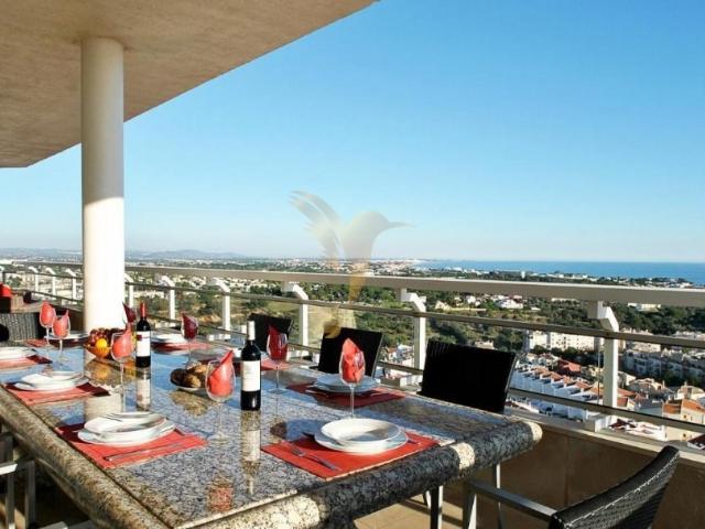 Penthouse T4 com piscina privada em Albufeira