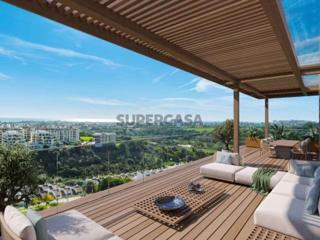 Penthouse T4 com terraço, vista mar e estacionamento em Oeiras