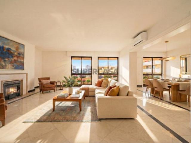 Penthouse T4 com varanda e estacionamento nas Laranjeiras