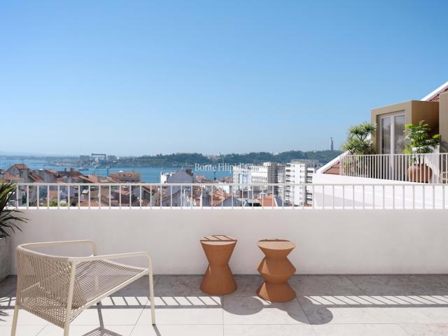 Penthouse T4 com Varanda no Príncipe Real