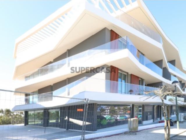 Penthouse T4 com vista deslumbrante em condomínio privado no Belas Clube de Campo