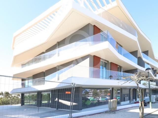 Penthouse T4 com vista deslumbrante em condomínio privado no Belas Clube de Campo